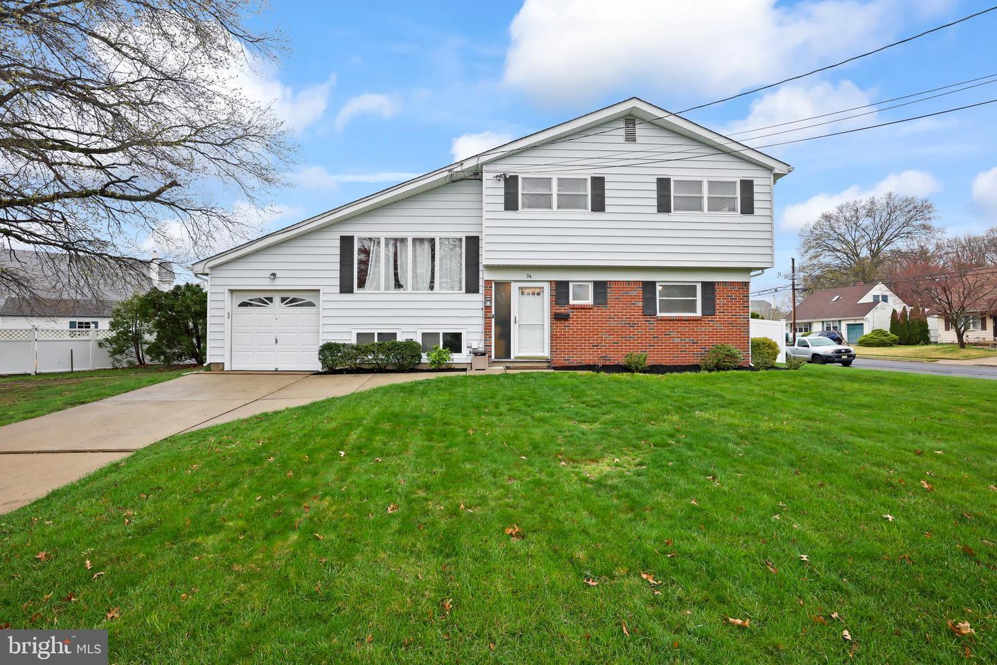 Property Photo:  34 Sycamore Way  NJ 08690 