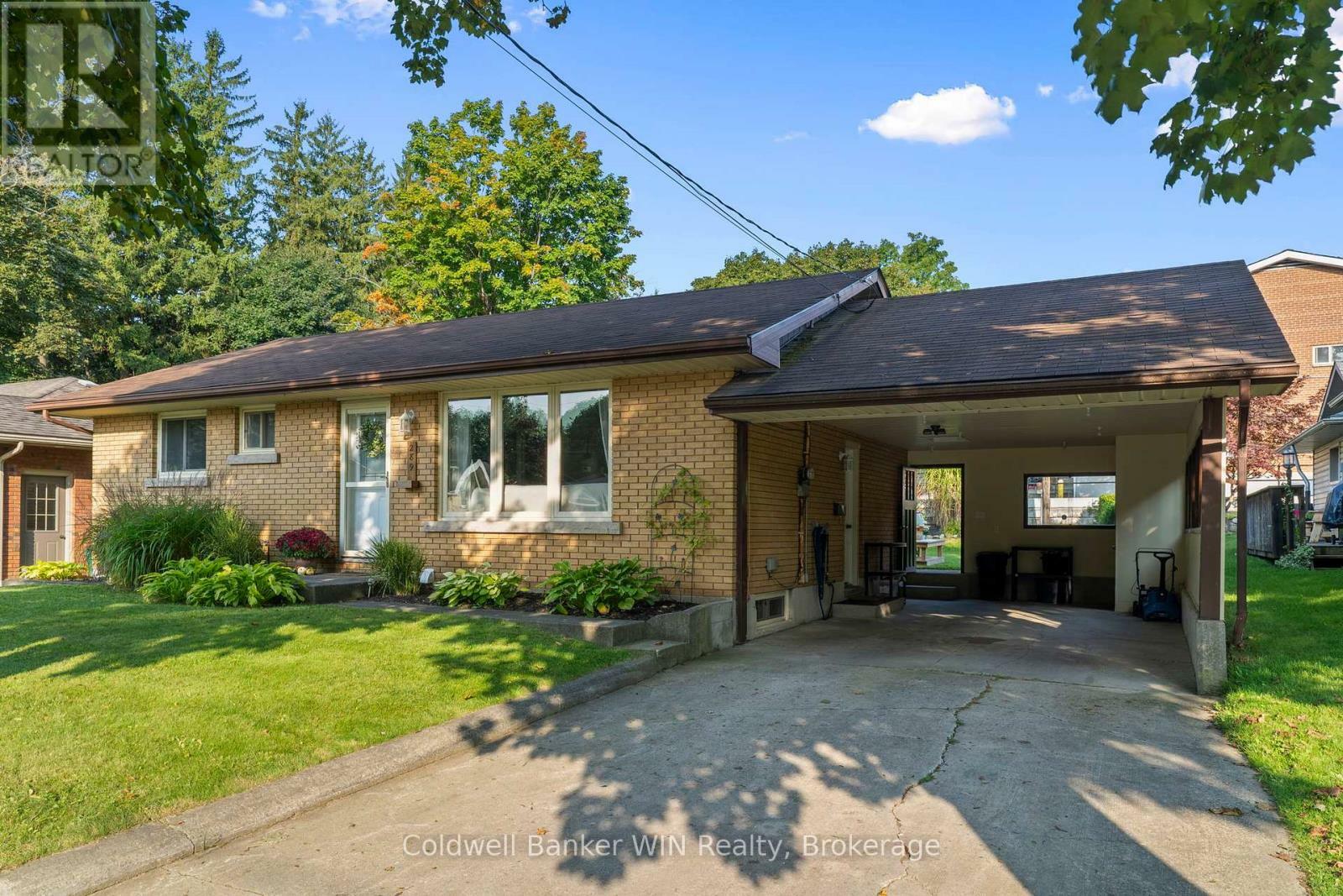 Property Photo: 289 Birmingham Street East ON N0G 2L2