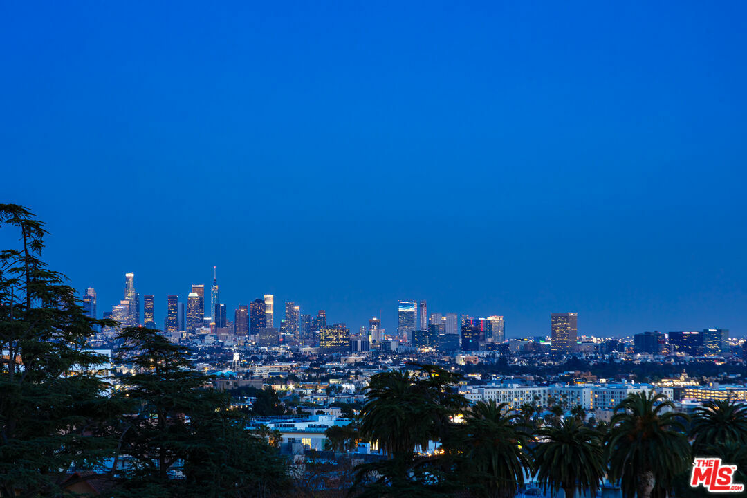 Property Photo: 1822 N Vista St CA 90046