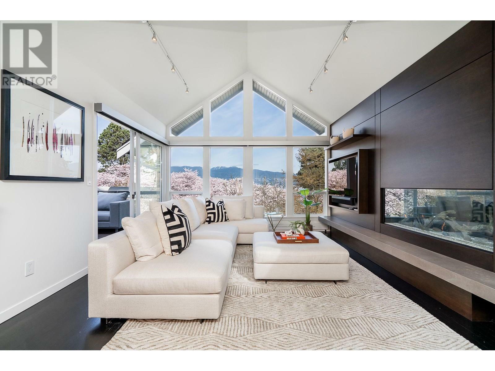 Property Photo: 3262 West 1st Avenue BC V6K 1H5