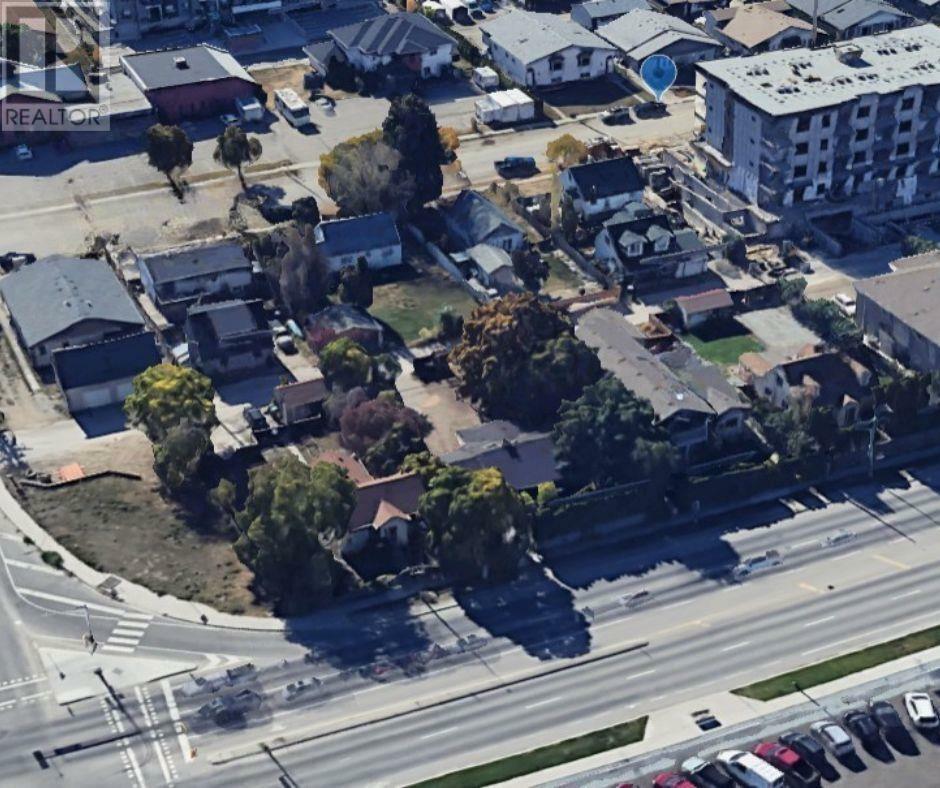 Property Photo: 1077 Clement Avenue 1 BC V1Y 7E3