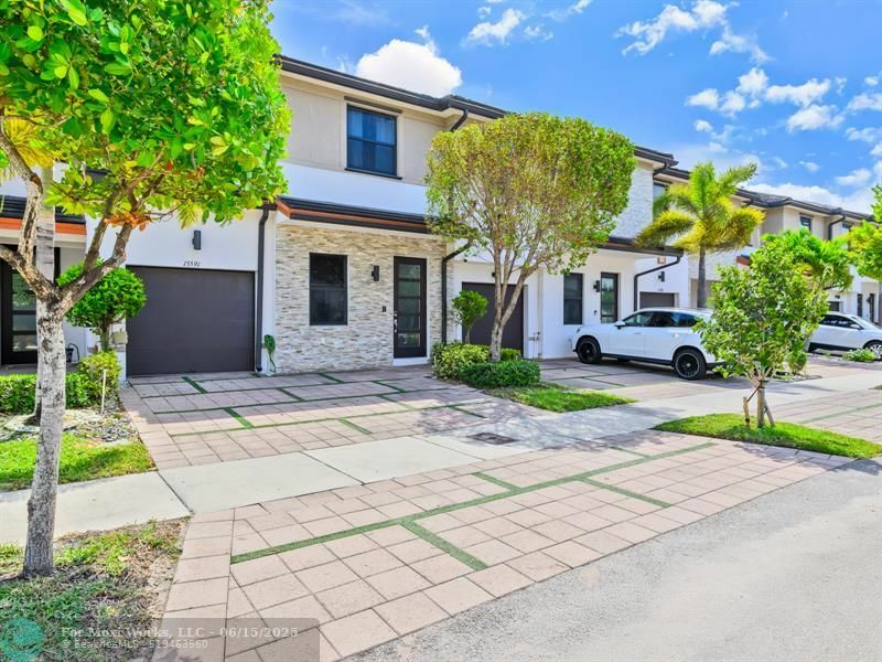 Property Photo: 15591 NW 91st Ct FL 33018
