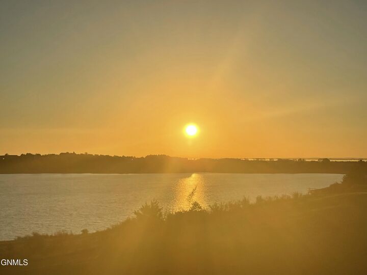 4221 13E Street NW  Garrison ND 58540 photo