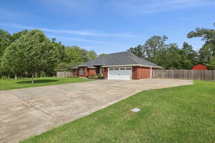 Property Photo:  1302 Dawnwood  TX 77632 