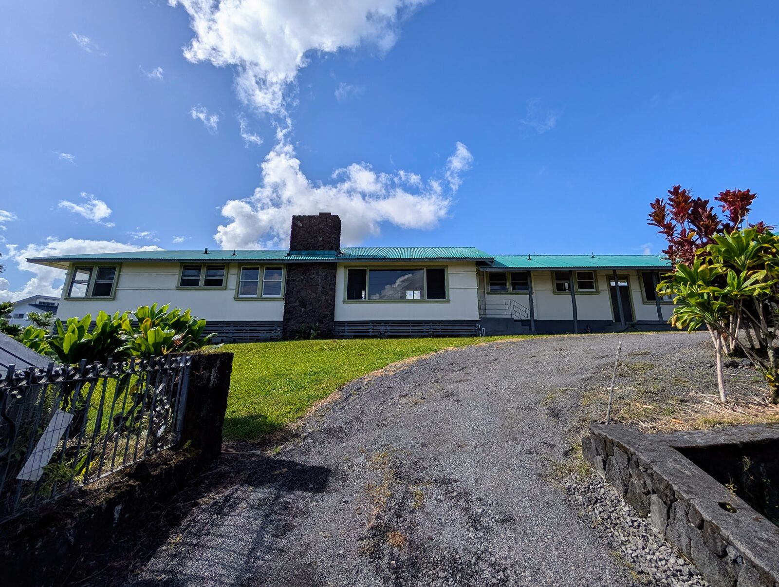 Property Photo:  1249 W Kawailani St  HI 96720 