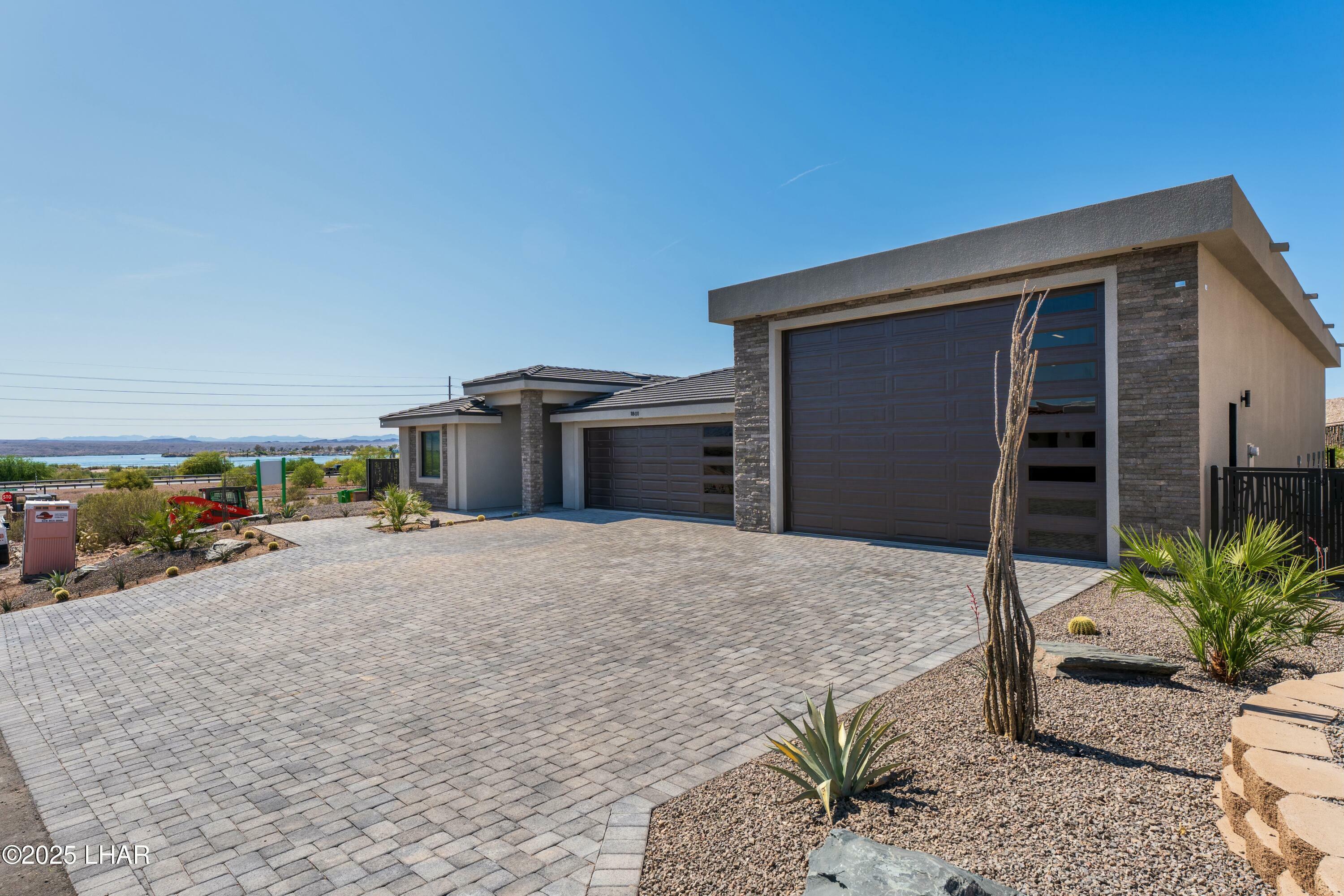 Property Photo: 1801 Chip Dr AZ 86406