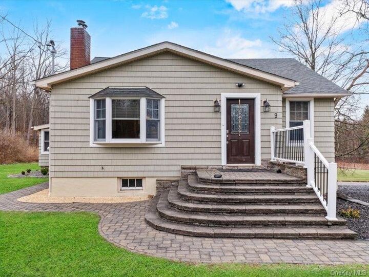 Property Photo:  9 Emboden Avenue  NY 10963 