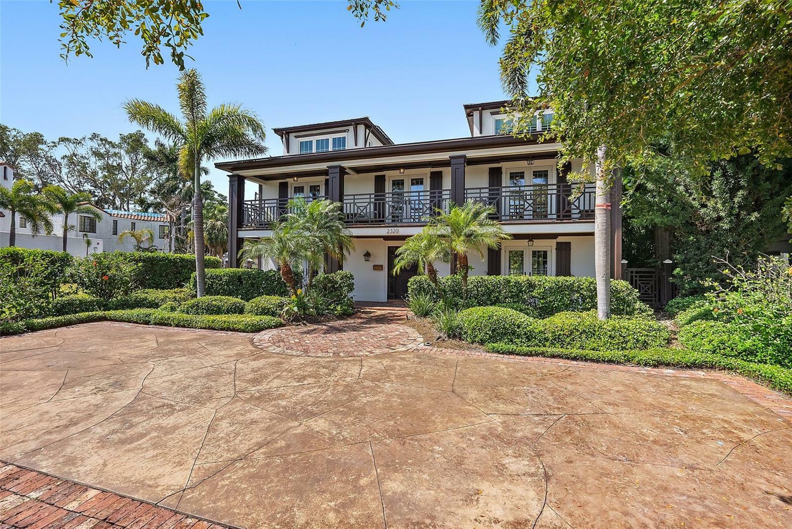 Property Photo: 2320 Coffee Pot Boulevard NE FL 33704