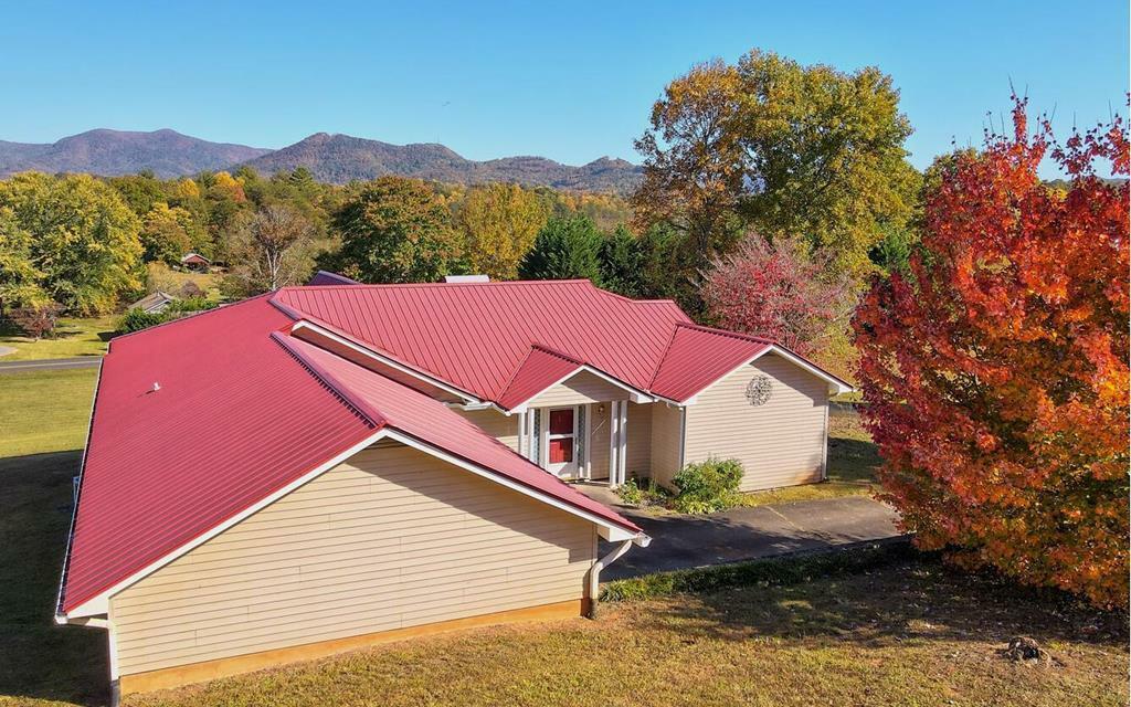 Property Photo: 1613 Cedar Cliff Road GA 30546