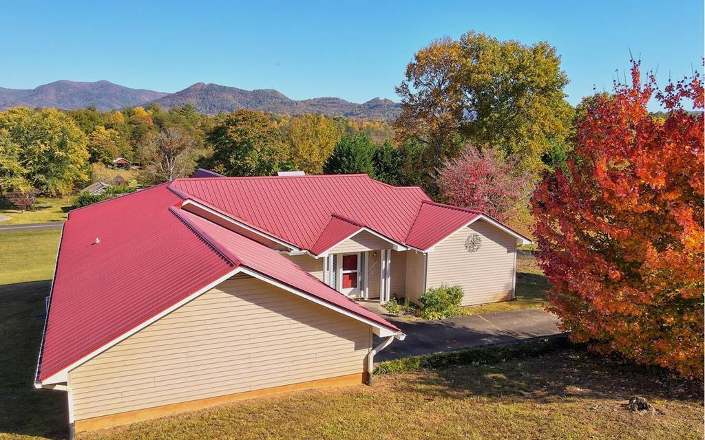 Property Photo: 1613 Cedar Cliff Road GA 30546