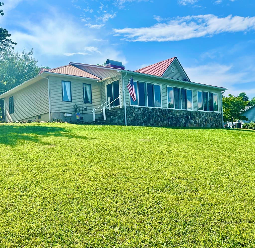 Property Photo:  1613 Cedar Cliff Road  GA 30546 