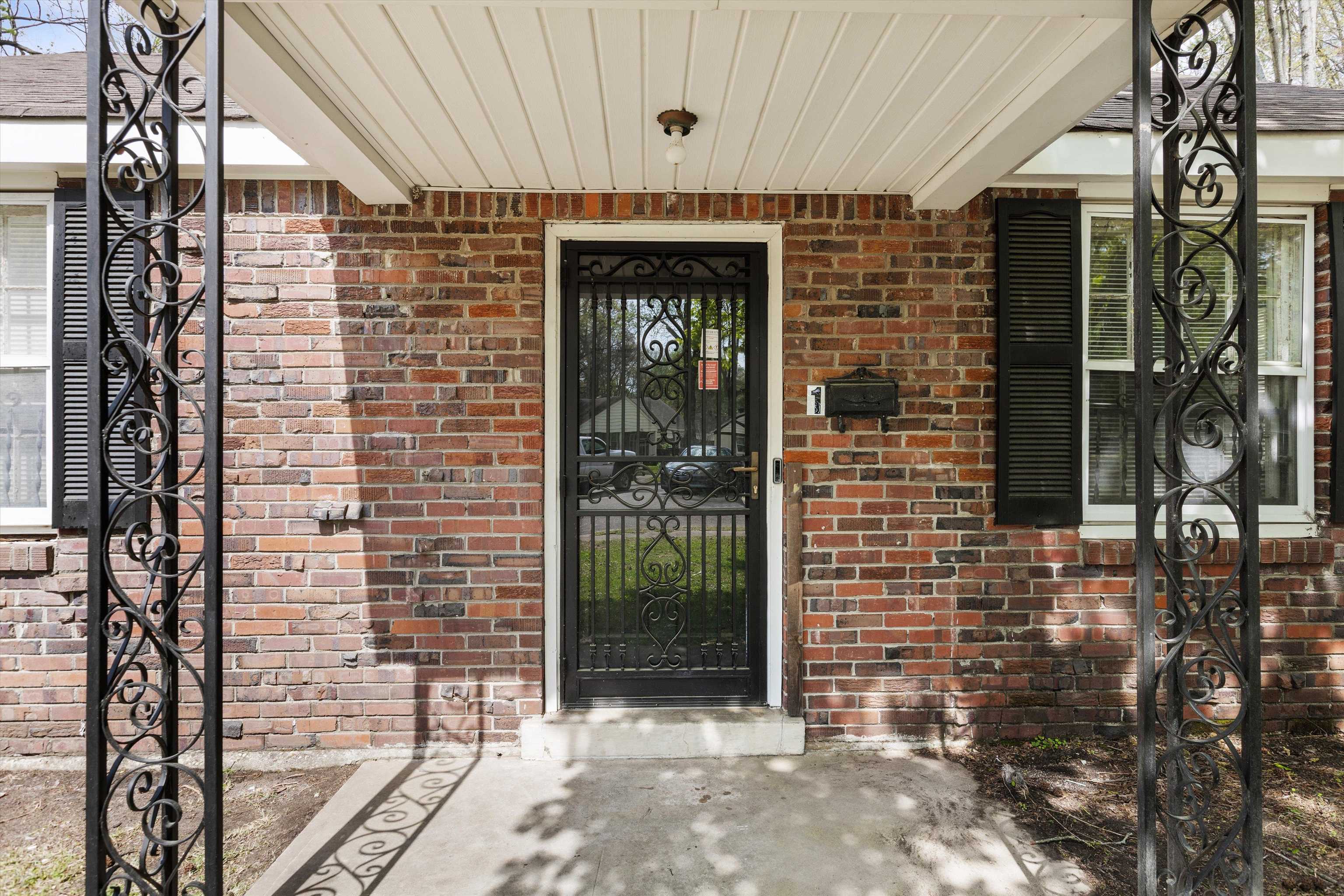 Property Photo: 504 Philwood Cv TN 38122