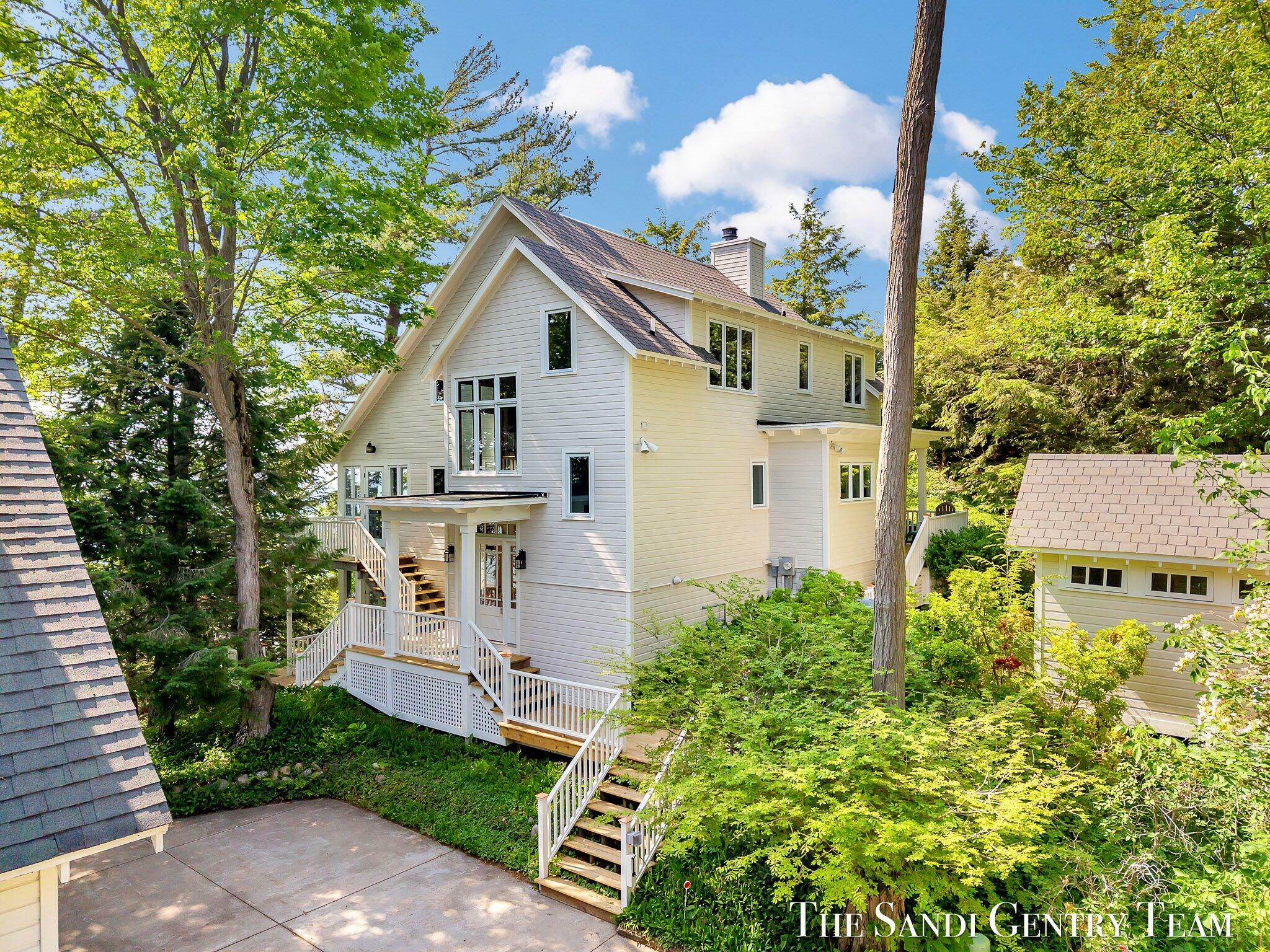 Property Photo:  18215 Spindle Drive  MI 49417 