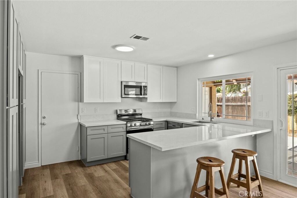 Property Photo: 10069 Hershey Way CA 92503