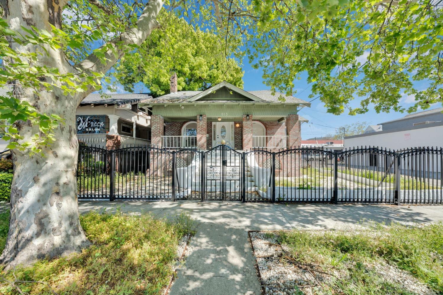 915 30th  Sacramento CA 95816 photo
