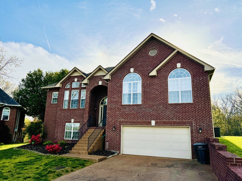 Property Photo: 712 Sugar Mill Trl TN 37211