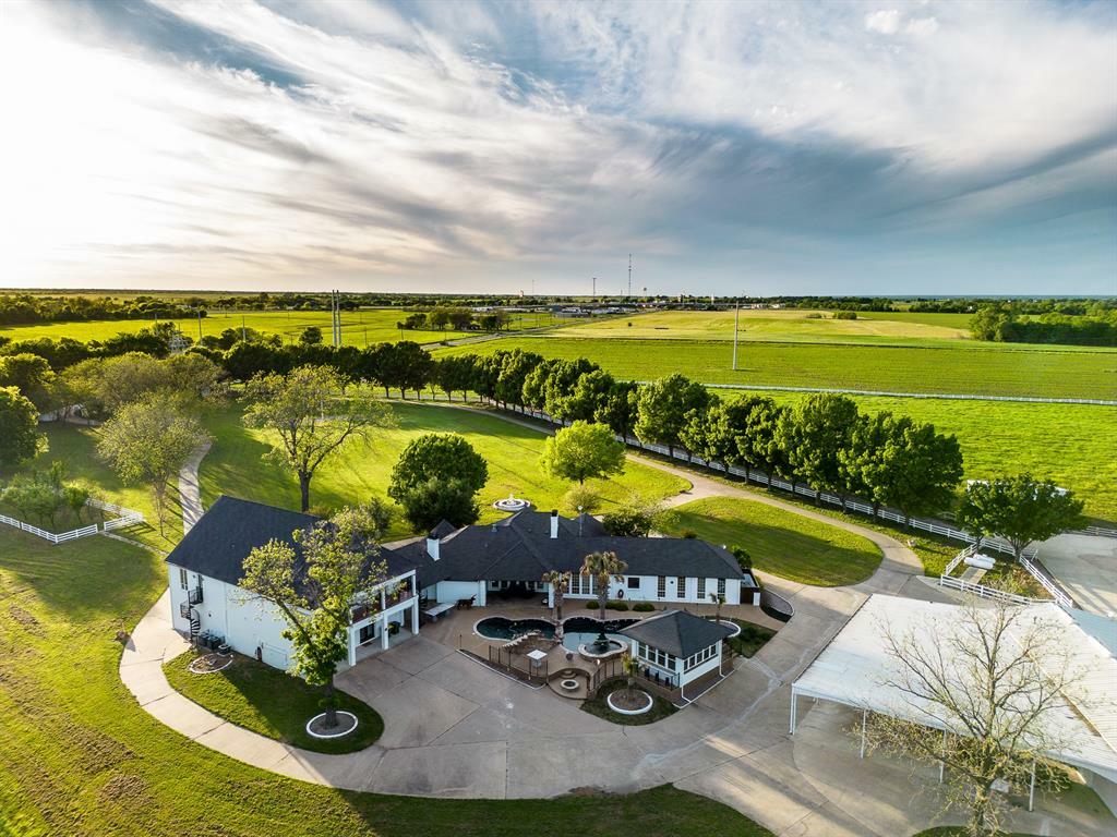 Property Photo: 320 Dale Evans Drive TX 76651