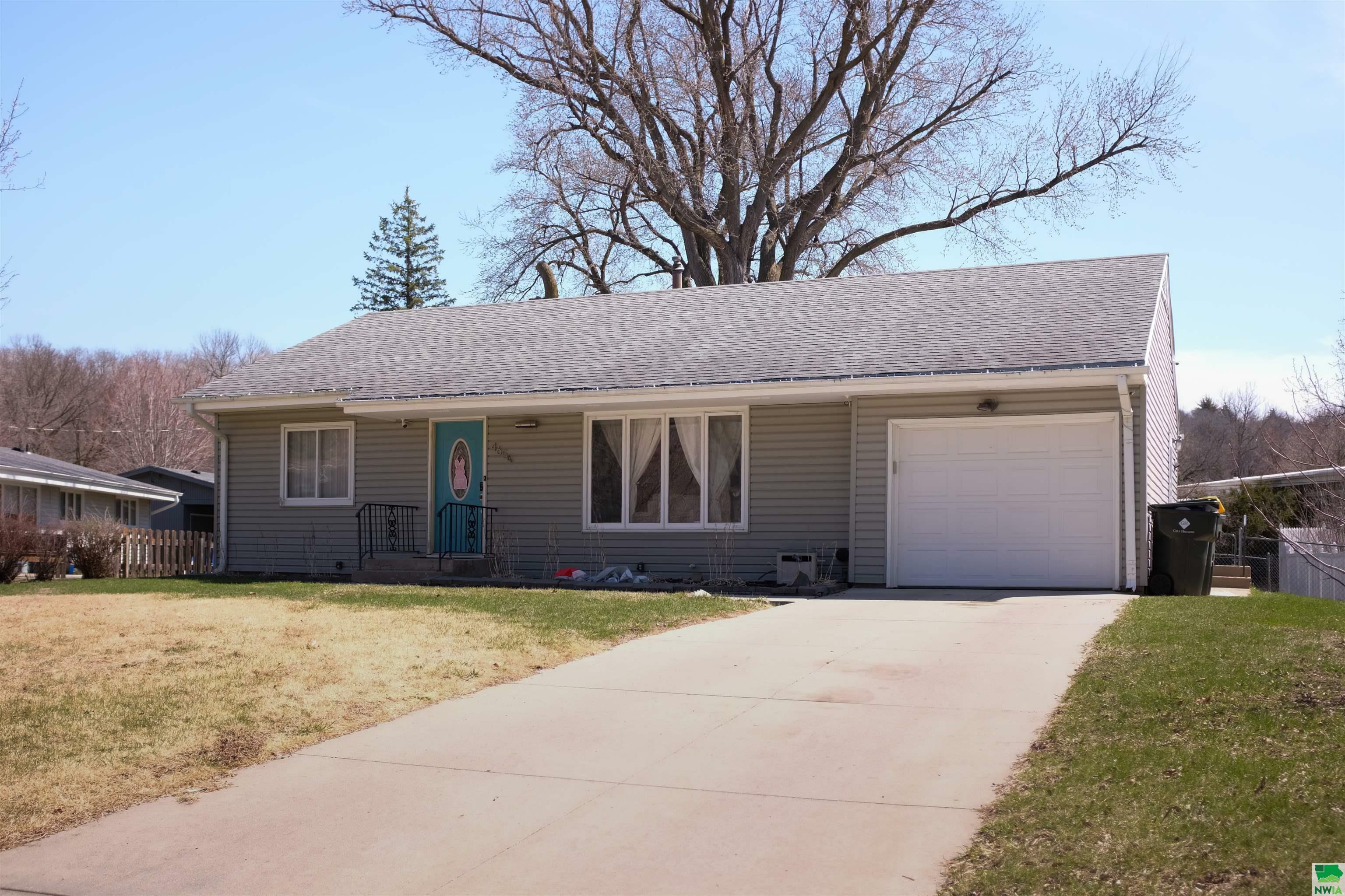Property Photo: 4654 Meadow Ln IA 51104