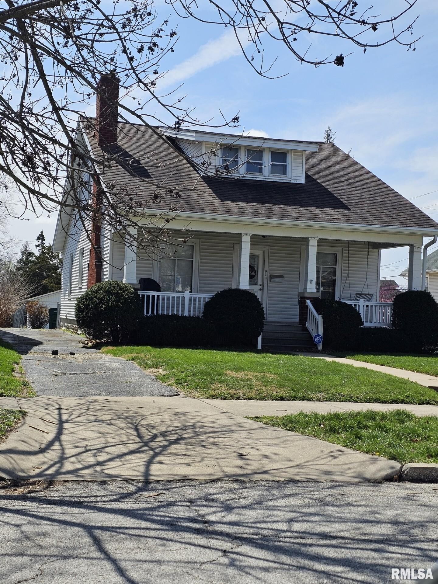 Property Photo:  2200 Spring Street  IL 62301 