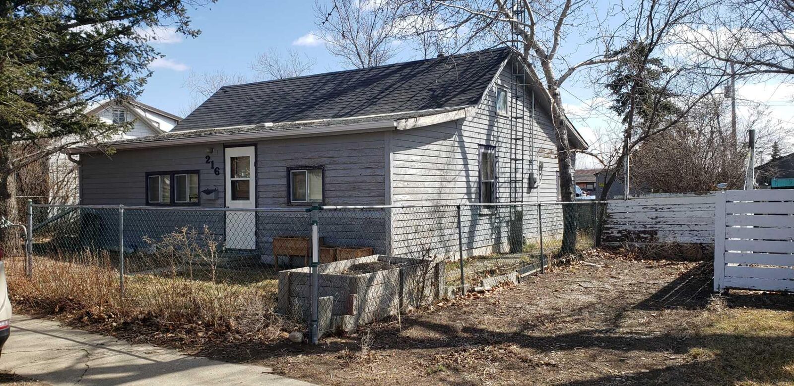 Property Photo: 216 3 Avenue N AB T0L 0R0
