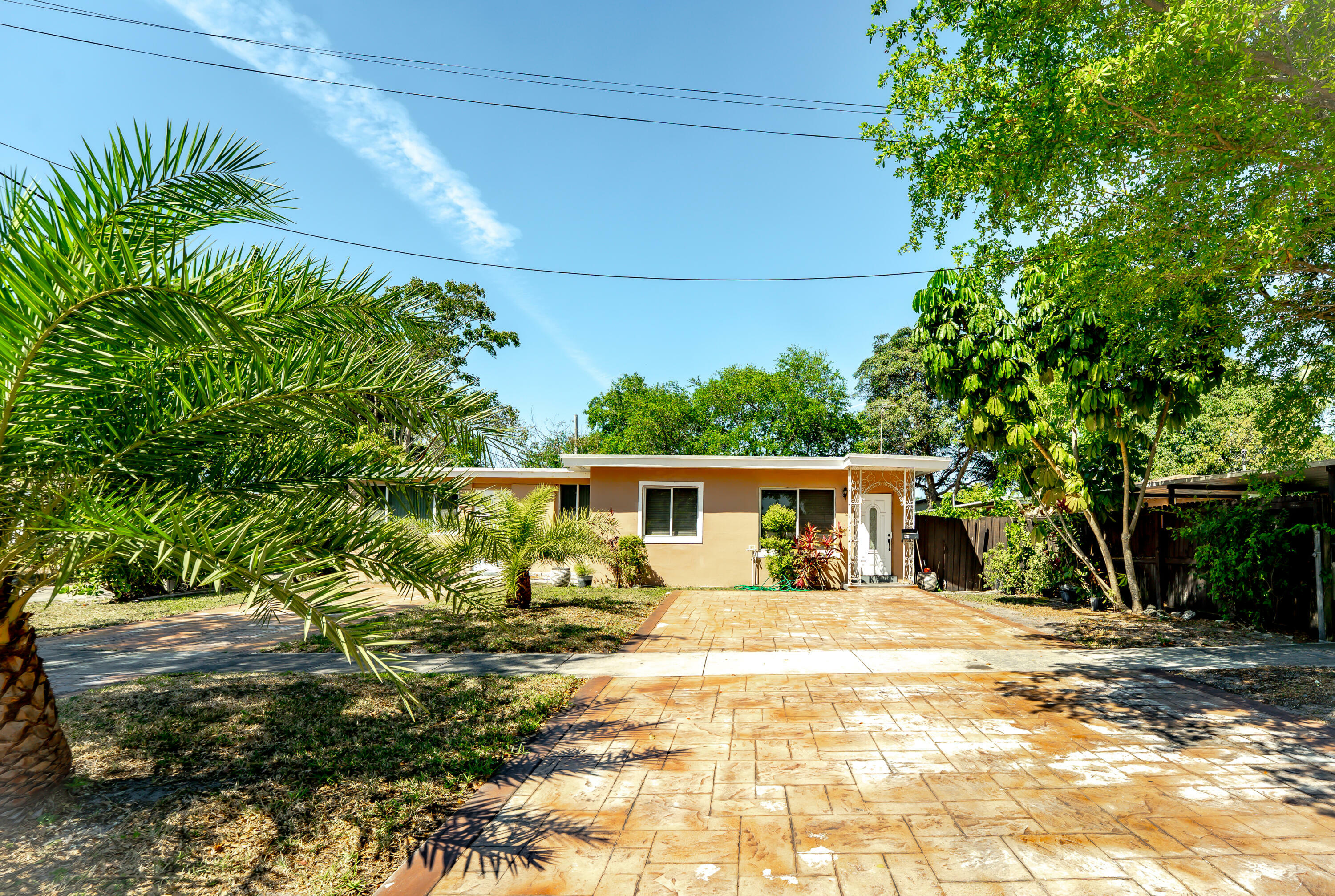 Property Photo: 1285 NE 154th Street FL 33162