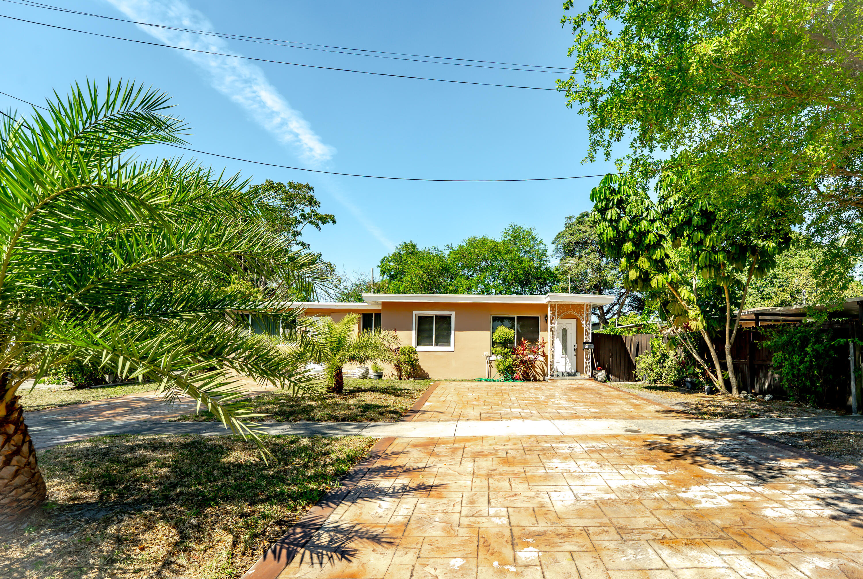 Property Photo: 1285 NE 154th Street FL 33162