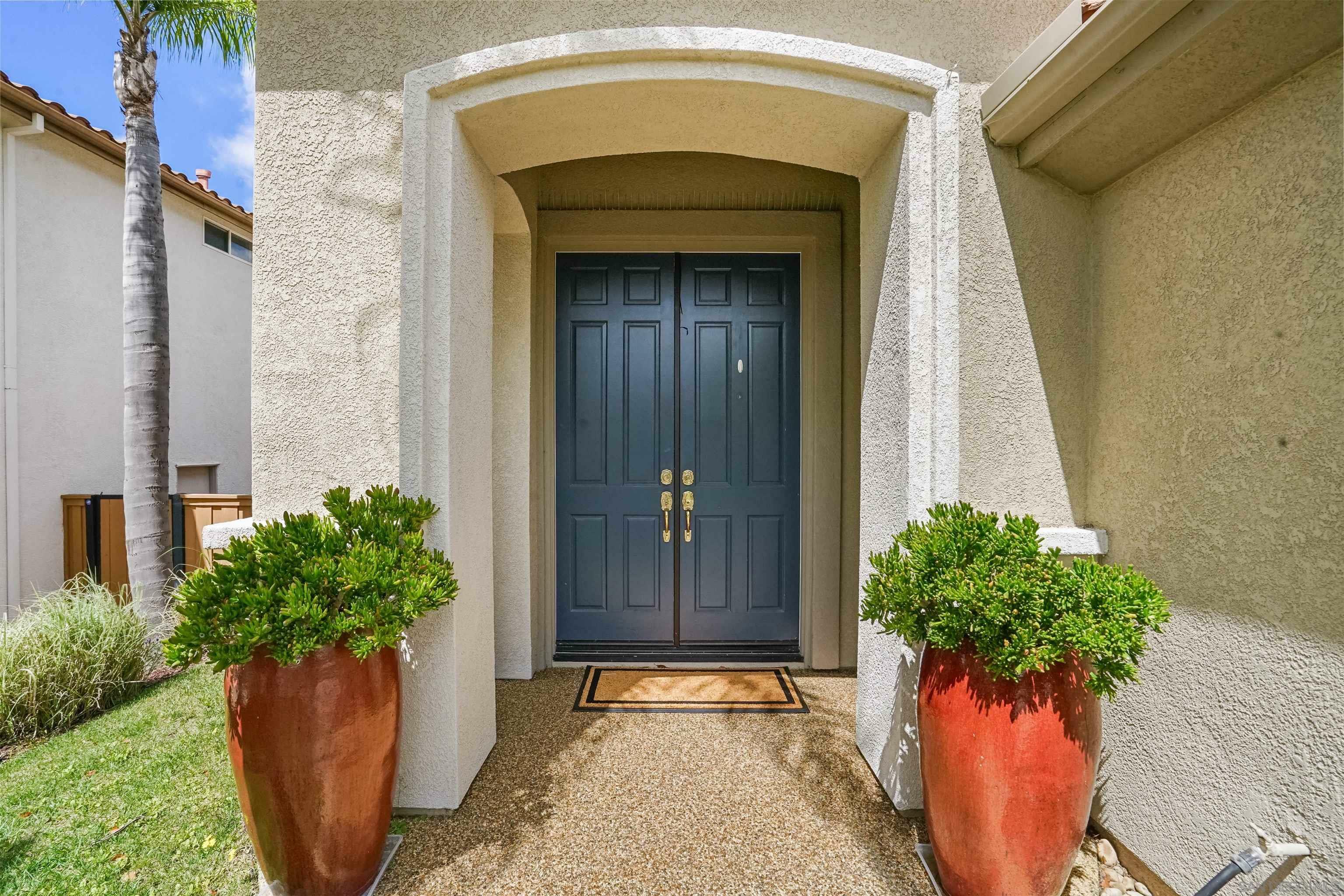 Property Photo: 5032 Manor Ridge Ln CA 92130