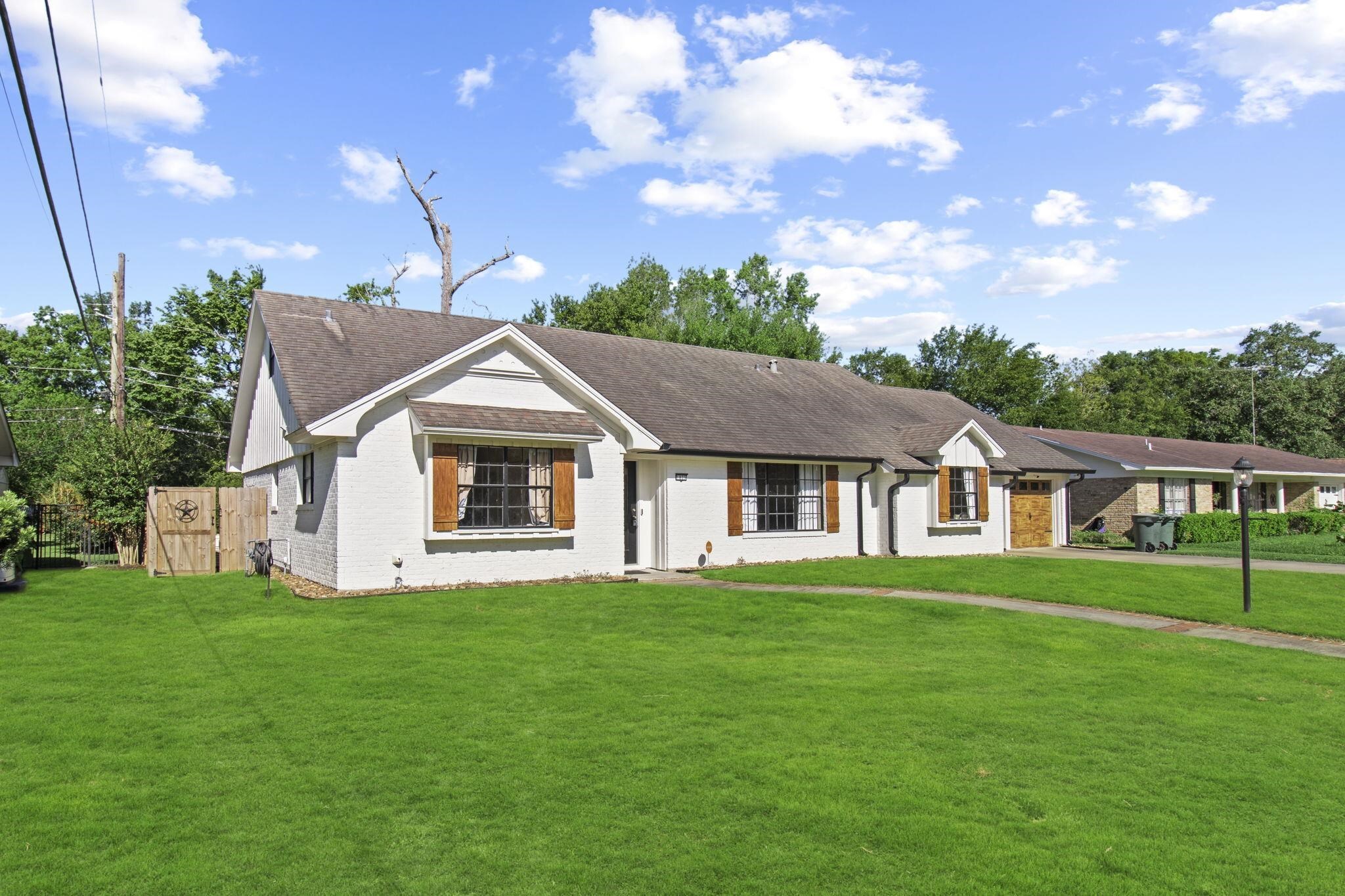 Property Photo: 1825 Rikisha Lane TX 77706