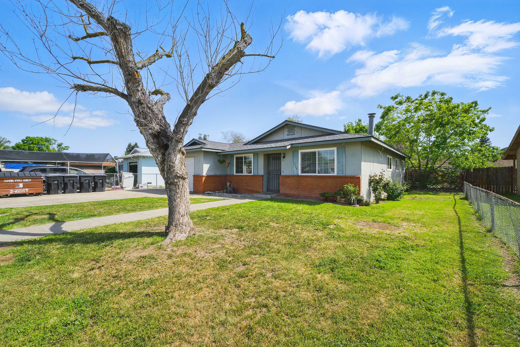Property Photo: 4245 W Victor Avenue CA 93277