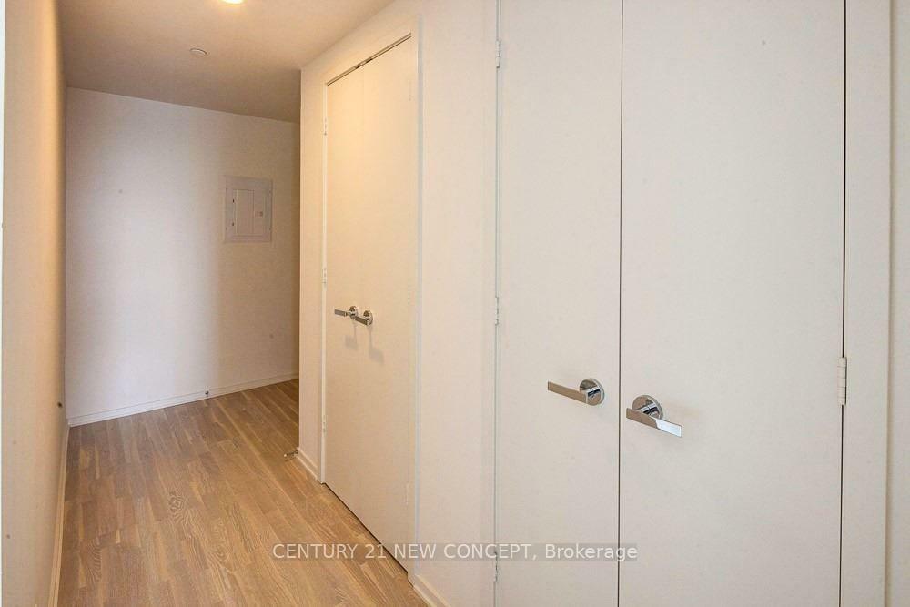 Property Photo: 1 Bloor Street 3810 ON M4W 0A8