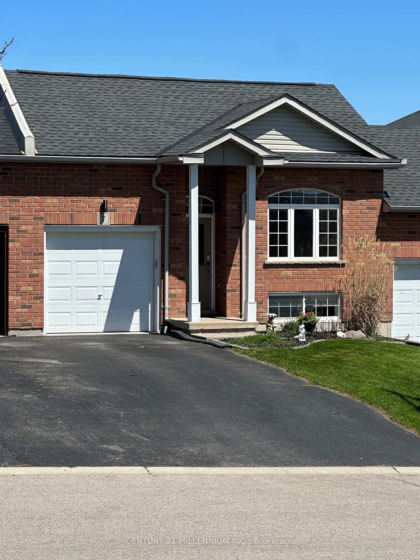 Photo de la propriété: 7 Millcroft Drive ON N3Y 5M9