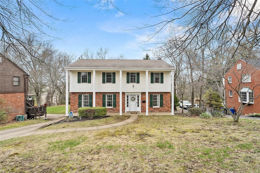 4726 W Barlind Drive  Pittsburgh PA 15227 photo