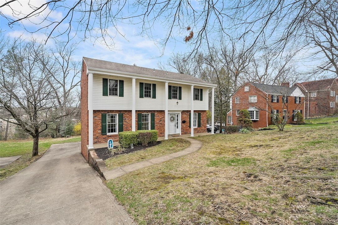 4726 W Barlind Drive  Whitehall PA 15227 photo