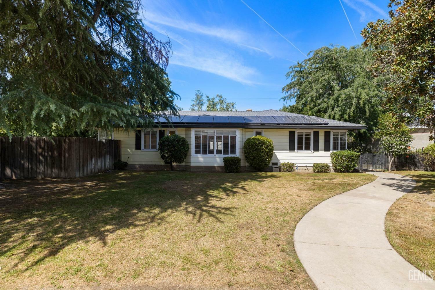 Property Photo: 2301 Beech Street CA 93301
