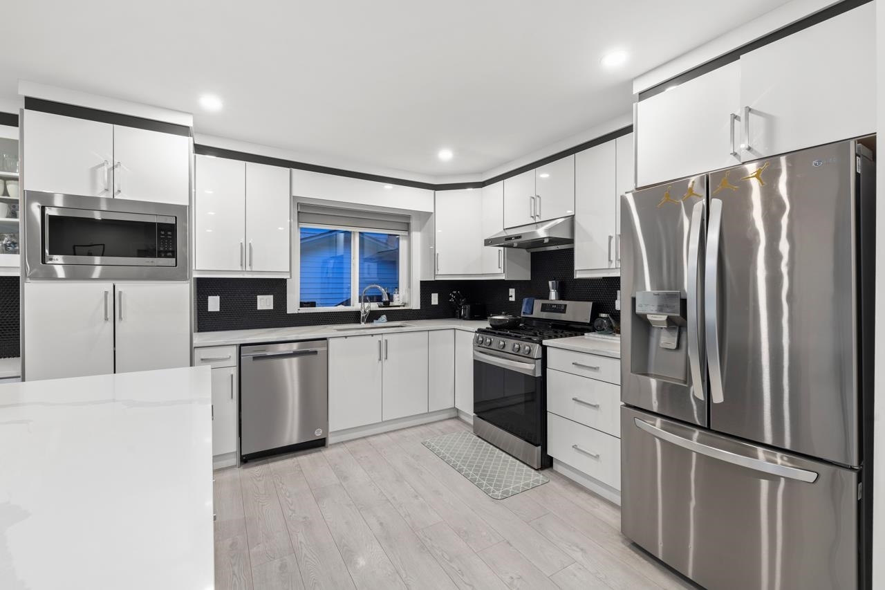 Property Photo: 2862 Glenavon Court BC V3G 1G7