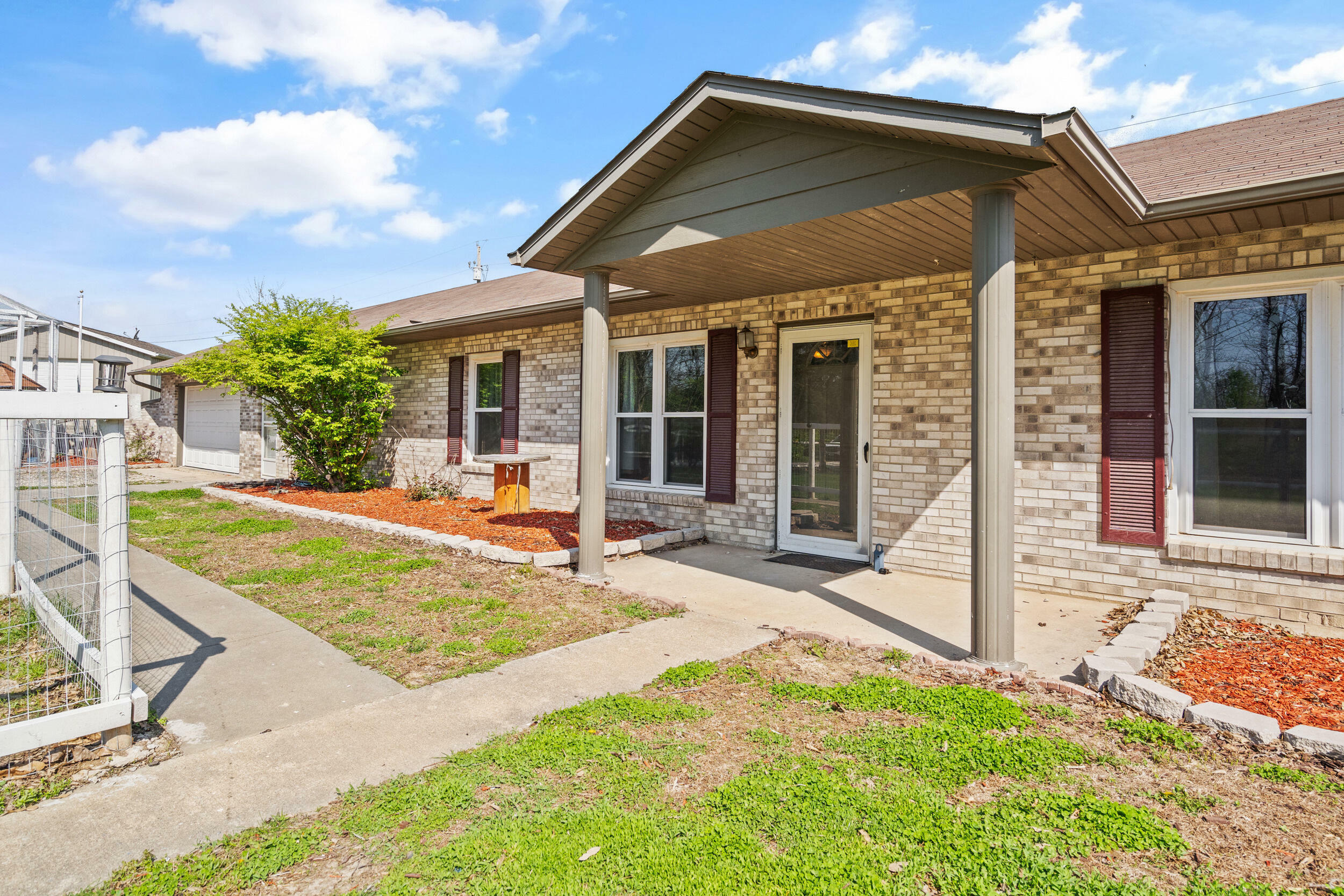 Property Photo: 13130 Old Highway 40 MO 65233