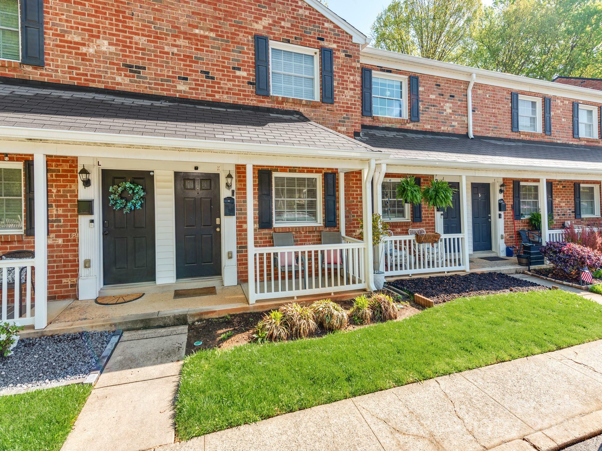 Property Photo: 1217 Green Oaks Lane NC 28205