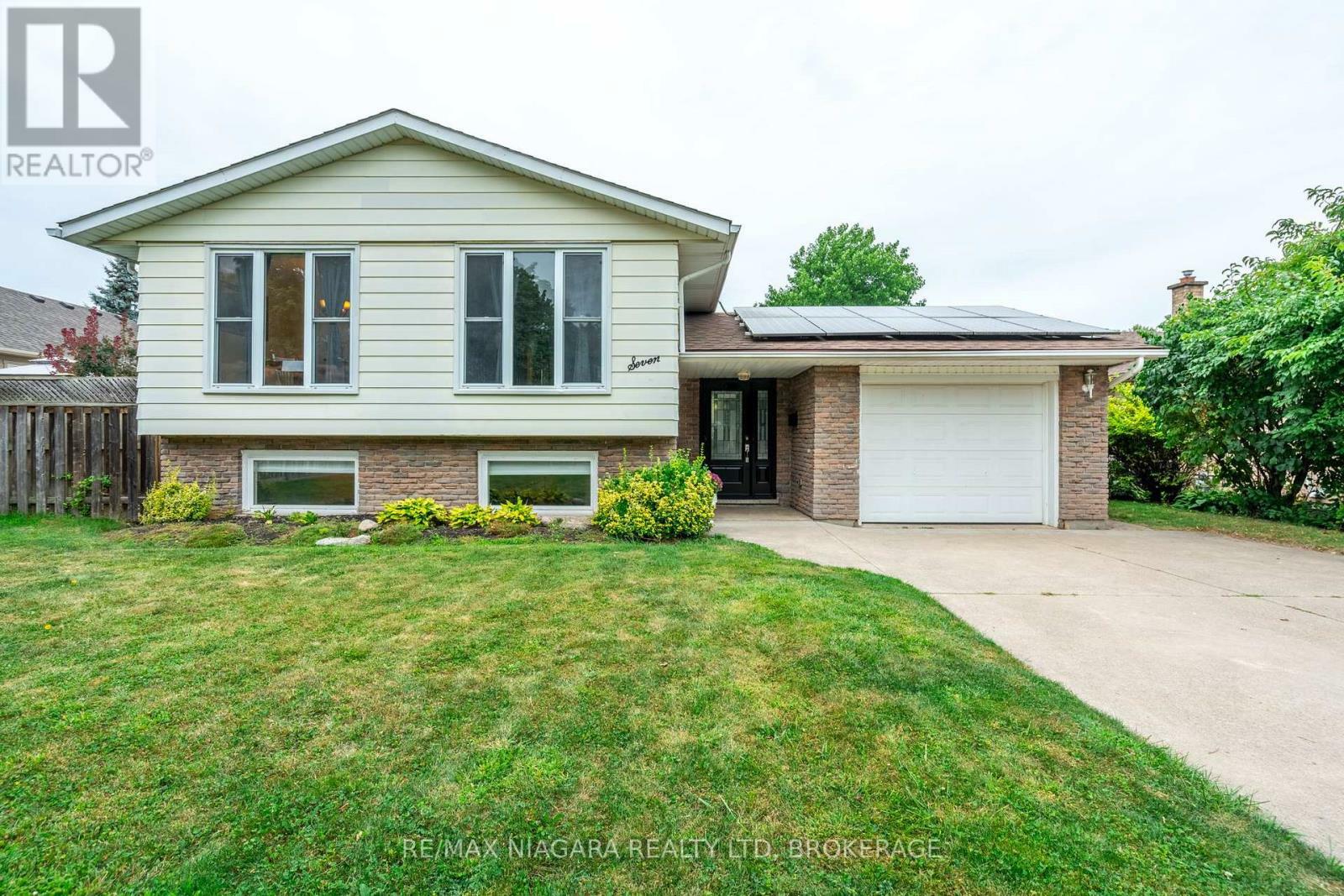 Property Photo: 7 Royal Oak Drive ON L2N 4B7