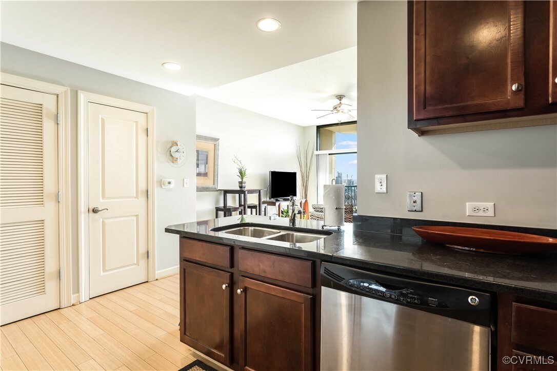 Property Photo: 1101 Haxall Point 906 VA 23219