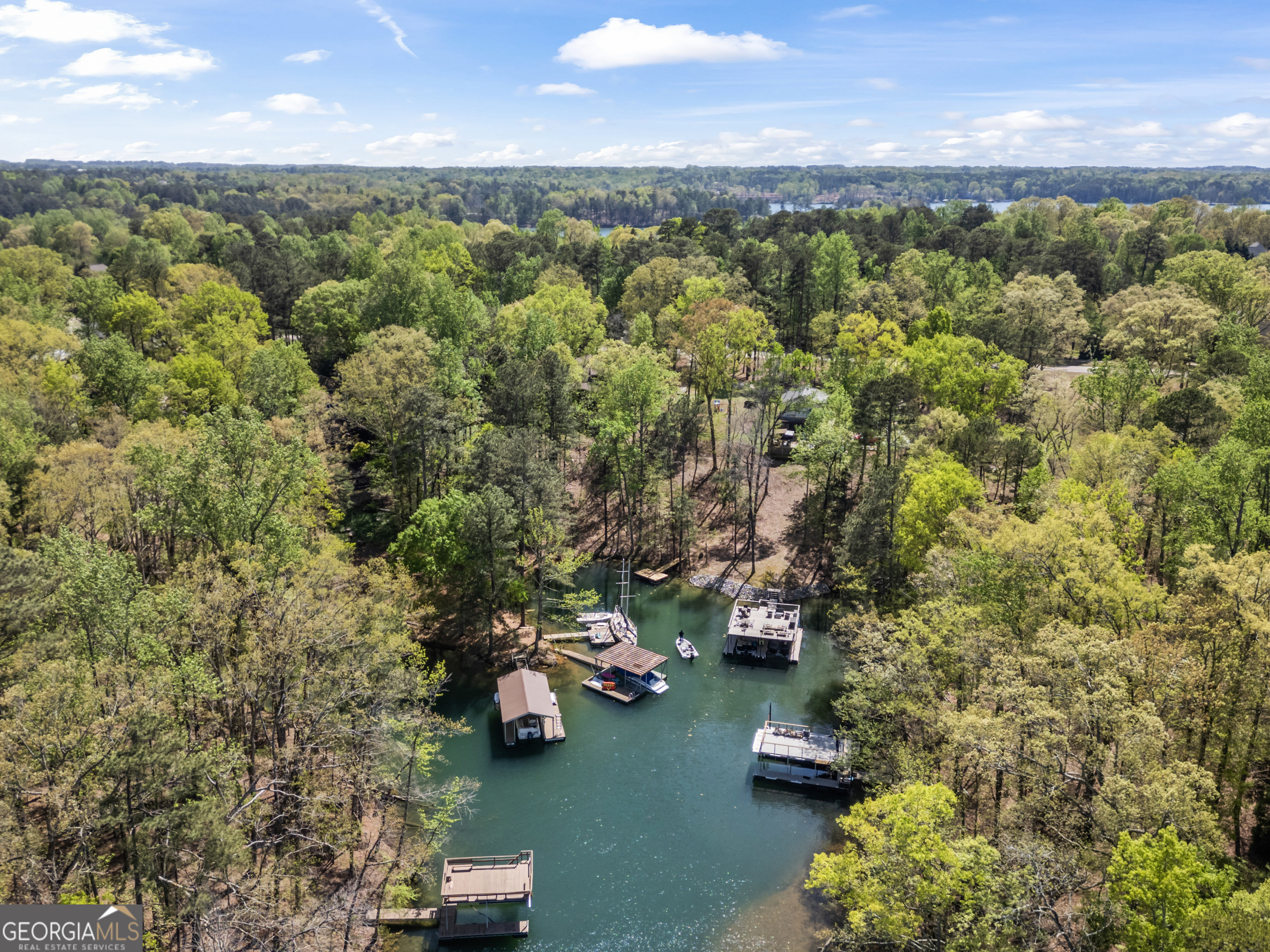Property Photo: 6661 Woodlake Drive GA 30542