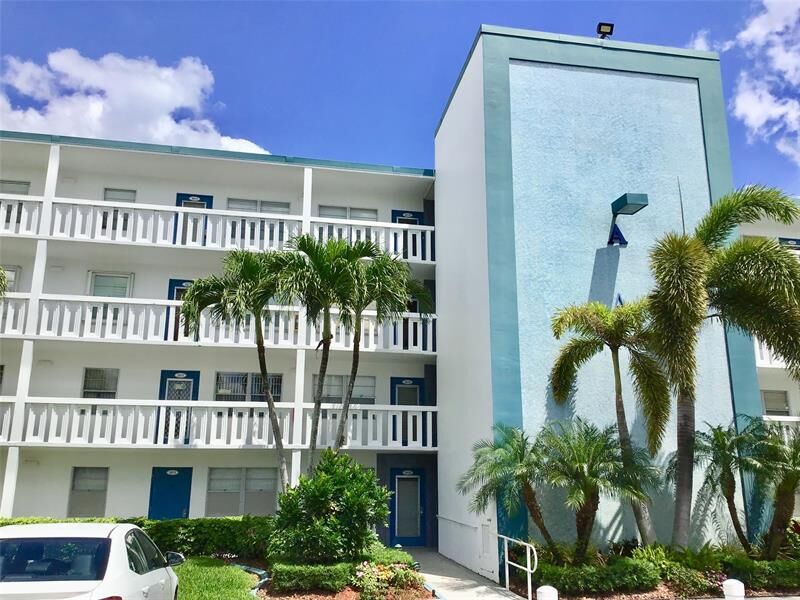 Property Photo: 4011 Exeter A 4011 FL 33434