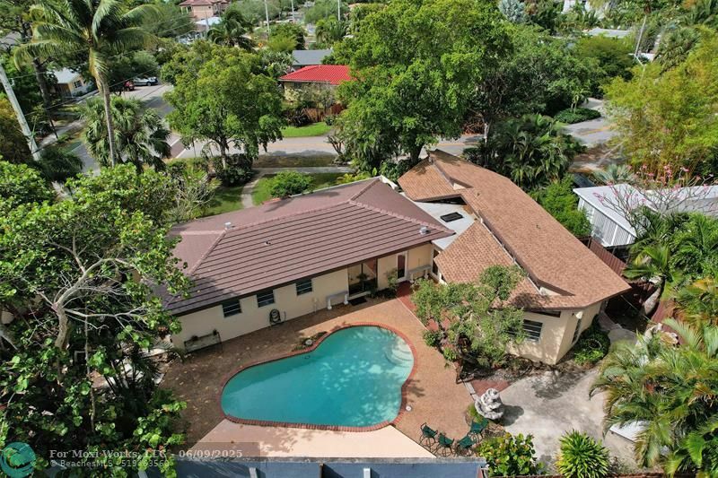 Property Photo: 1109 NE 16th Pl FL 33305