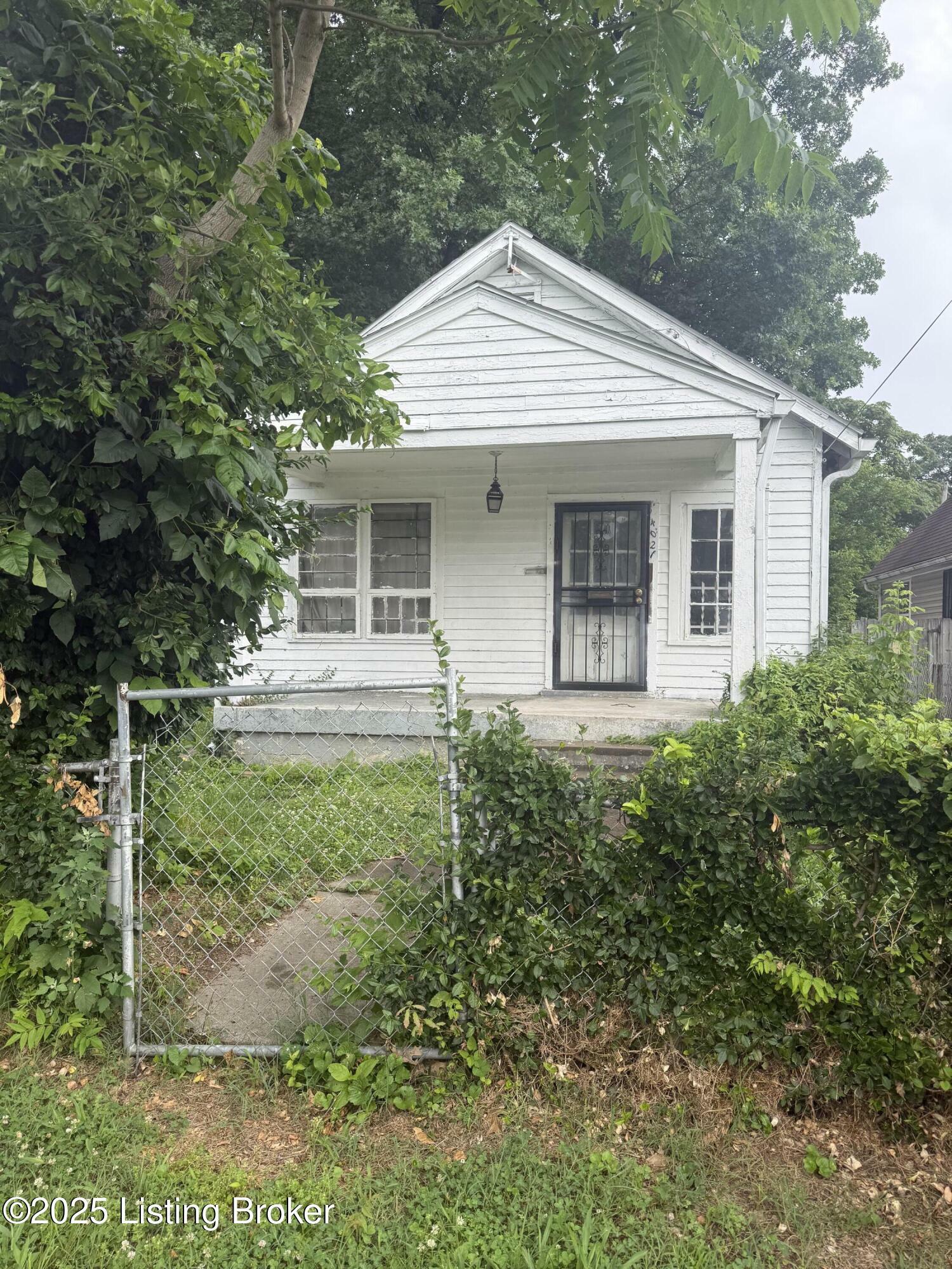 Property Photo: 4021 Grand Ave KY 40211