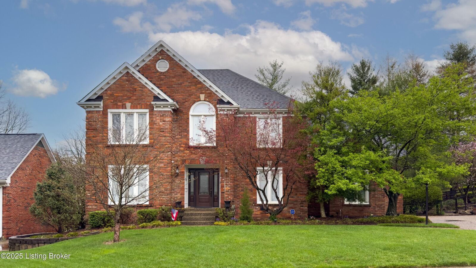 Property Photo: 10802 Hobbs Station Rd KY 40223