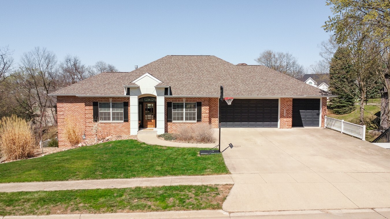 Property Photo:  2312 Drenthe Laan Lane  IA 50219 