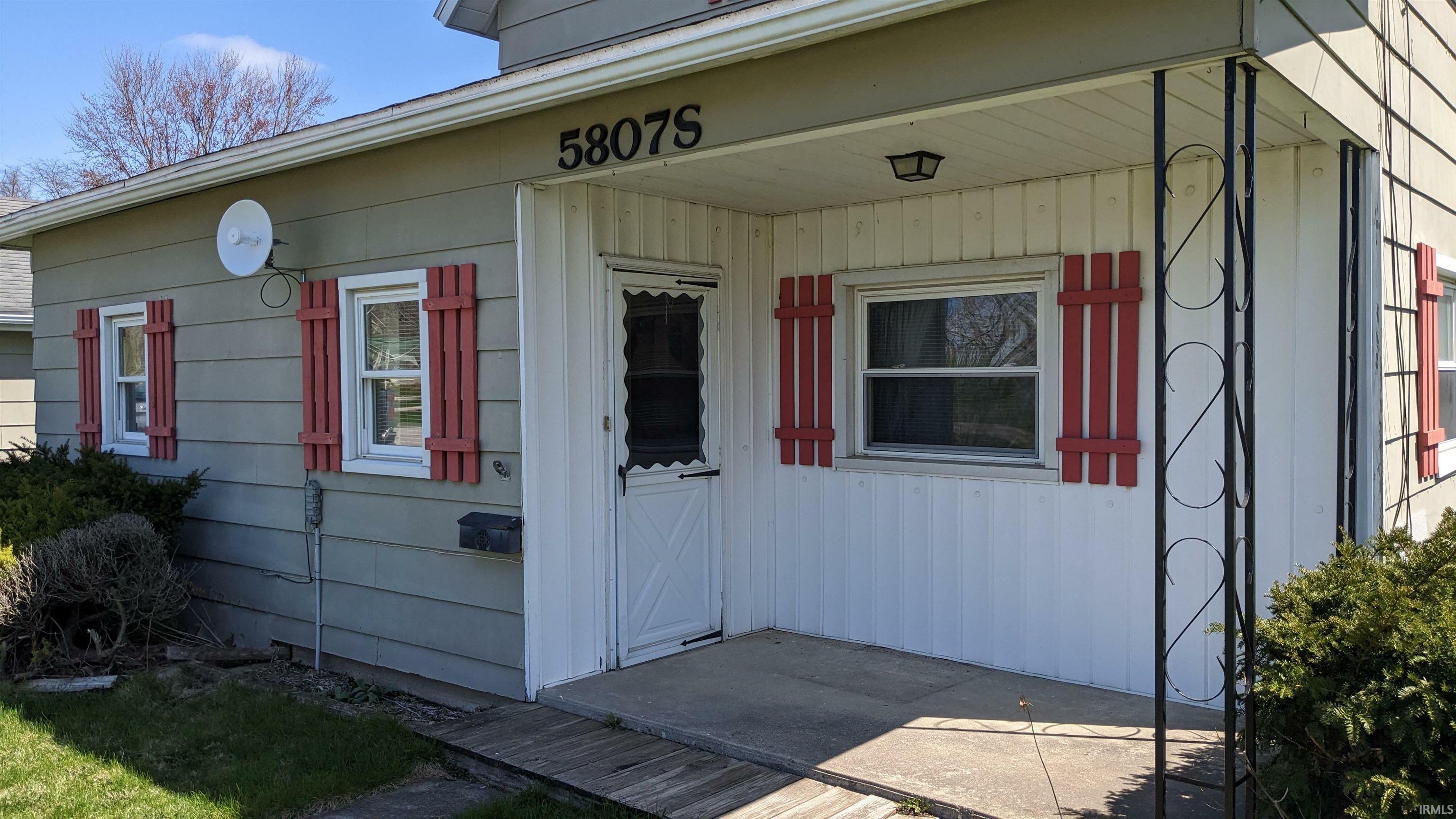 Property Photo: 5807 S Meridian IN 46781