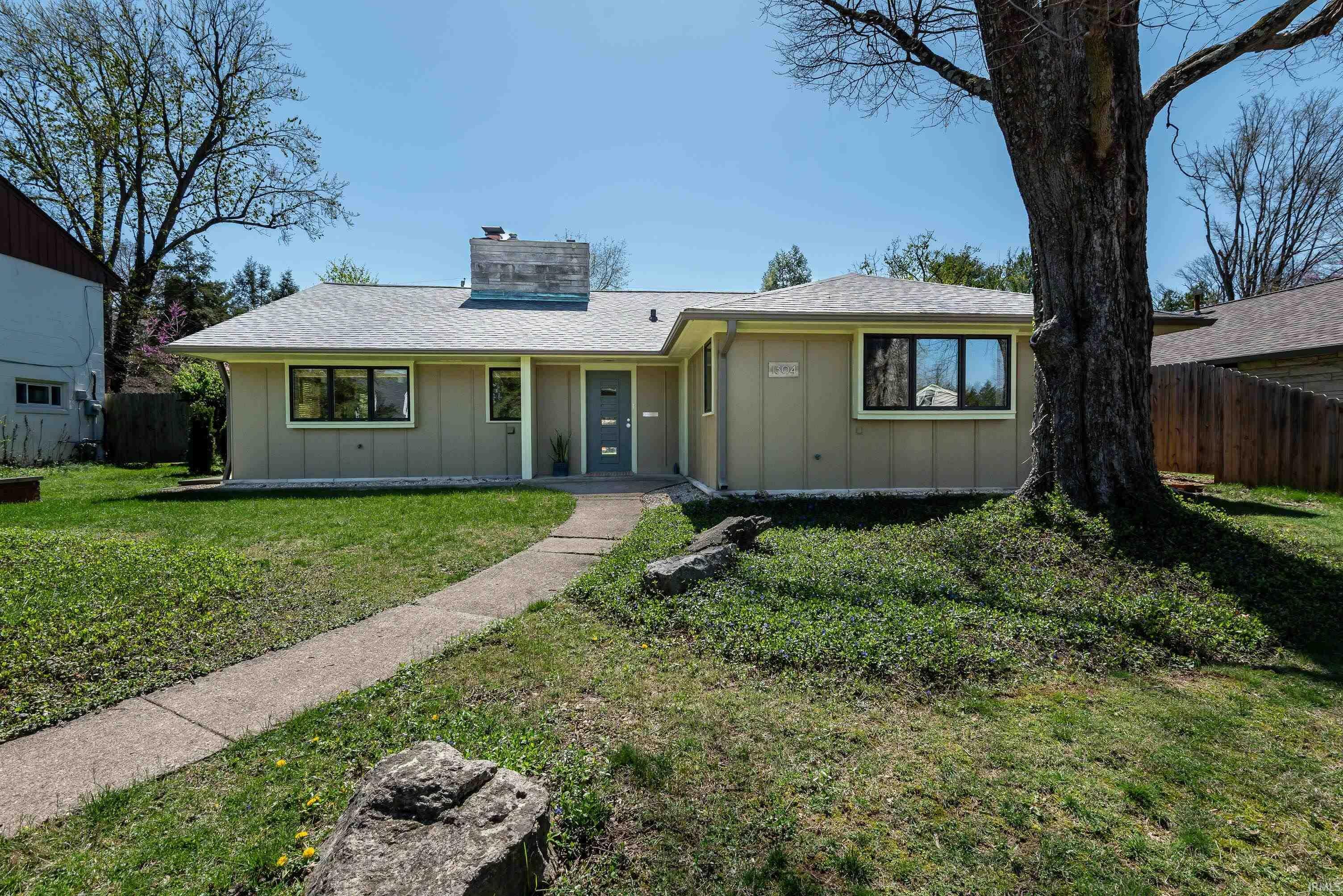 Property Photo: 1304 E University Street IN 47401
