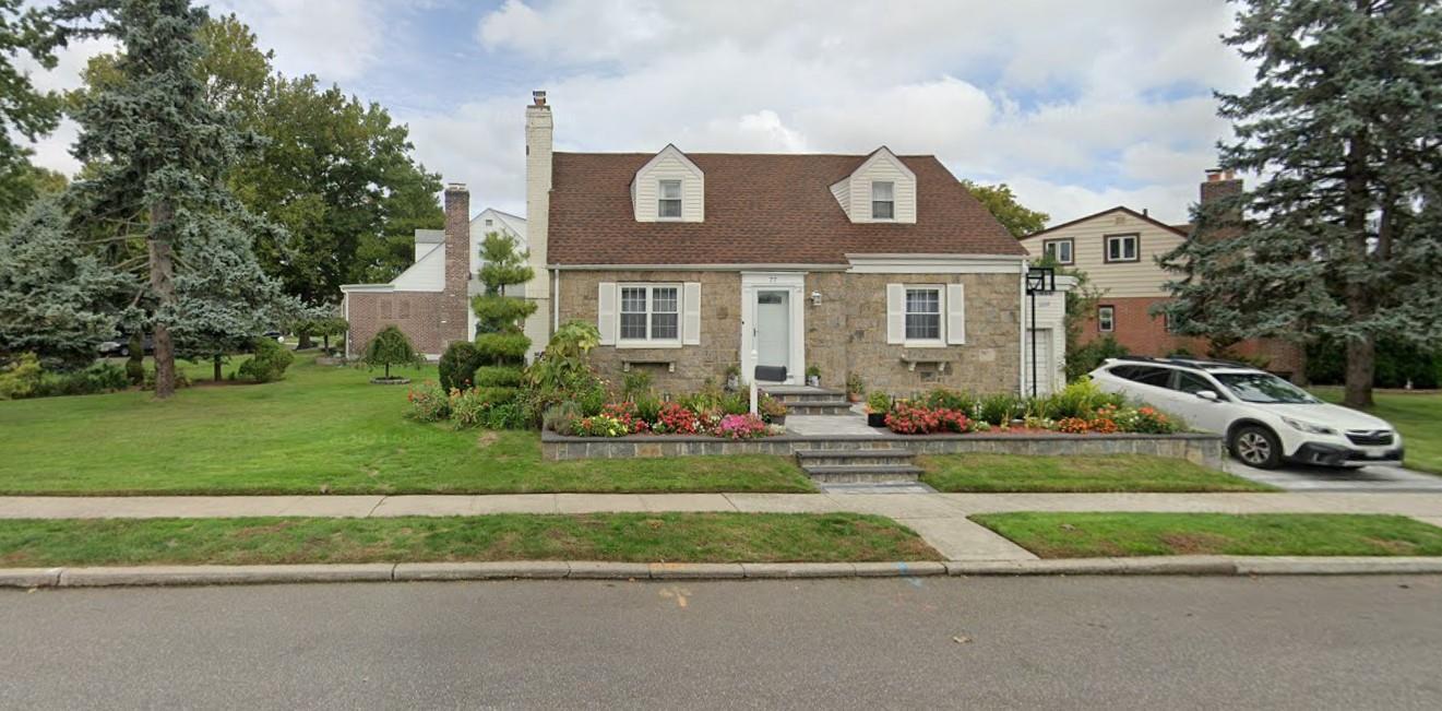 77 Primrose Drive  New Hyde Park NY 11040 photo
