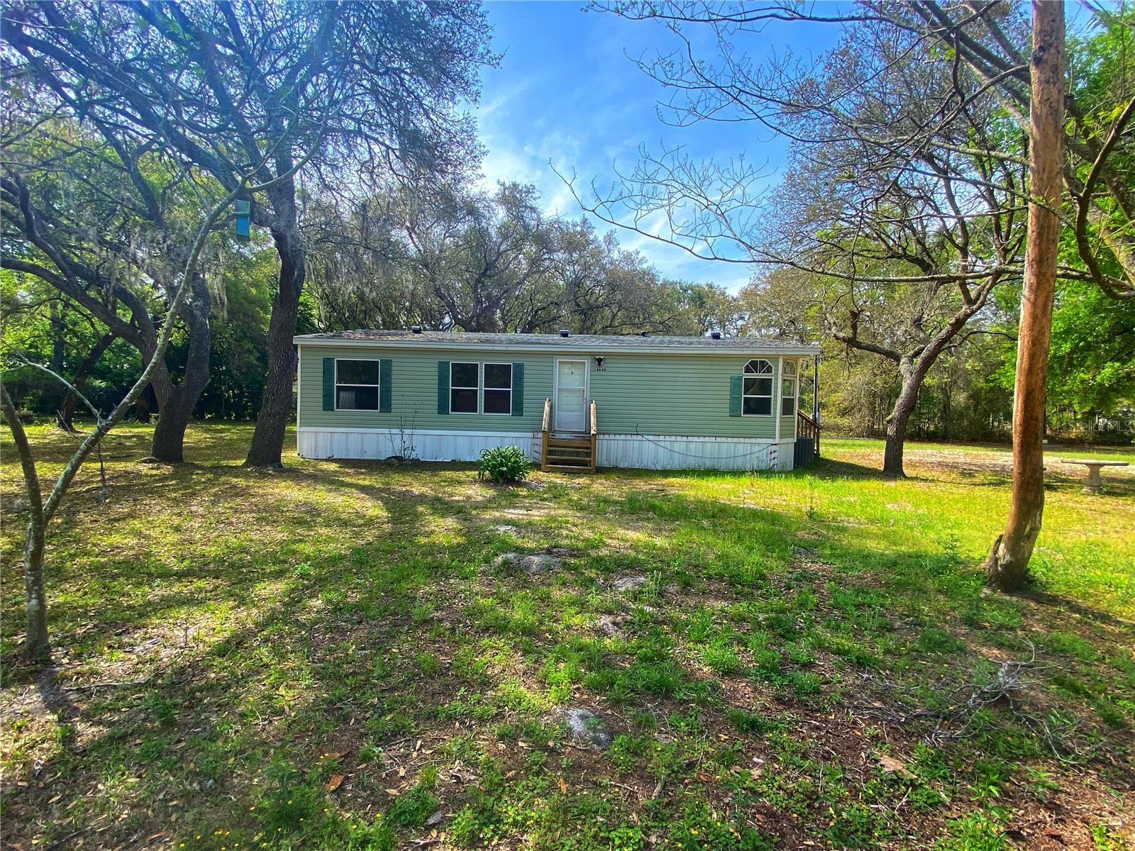 Property Photo: 14640 NE 149th Lane FL 32134