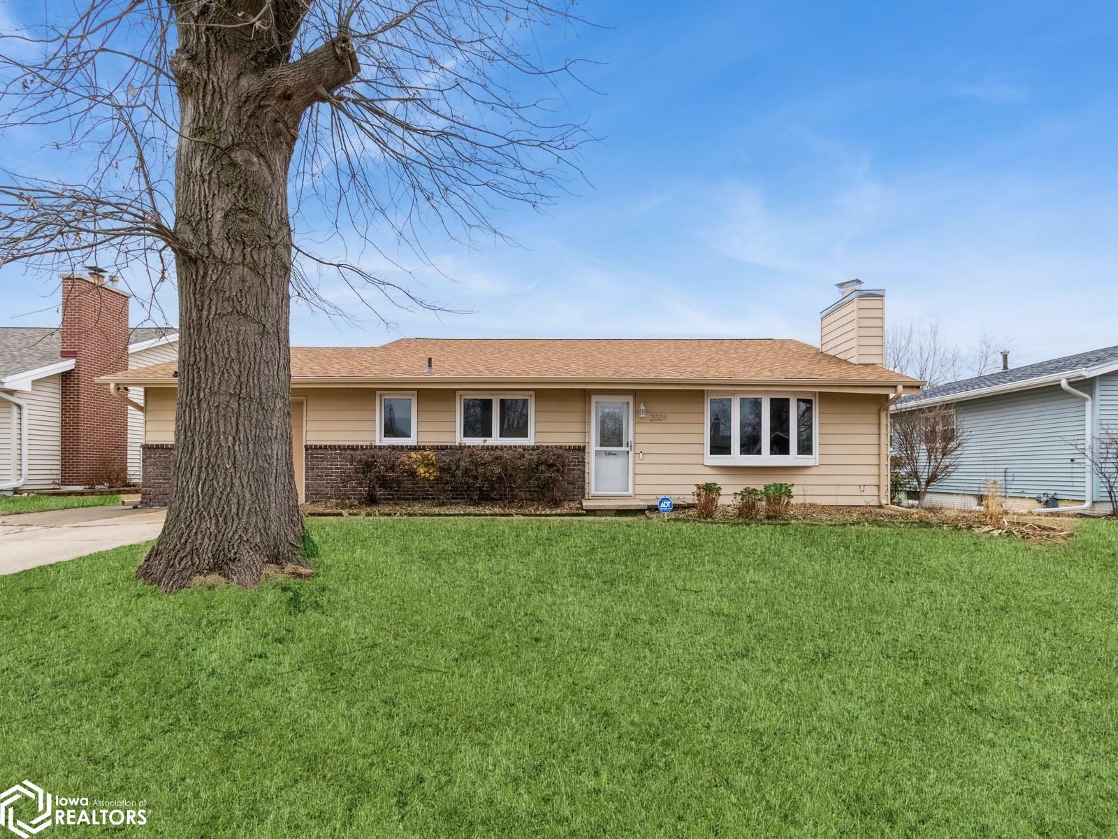 Property Photo: 2006 Catalina Place IA 50158